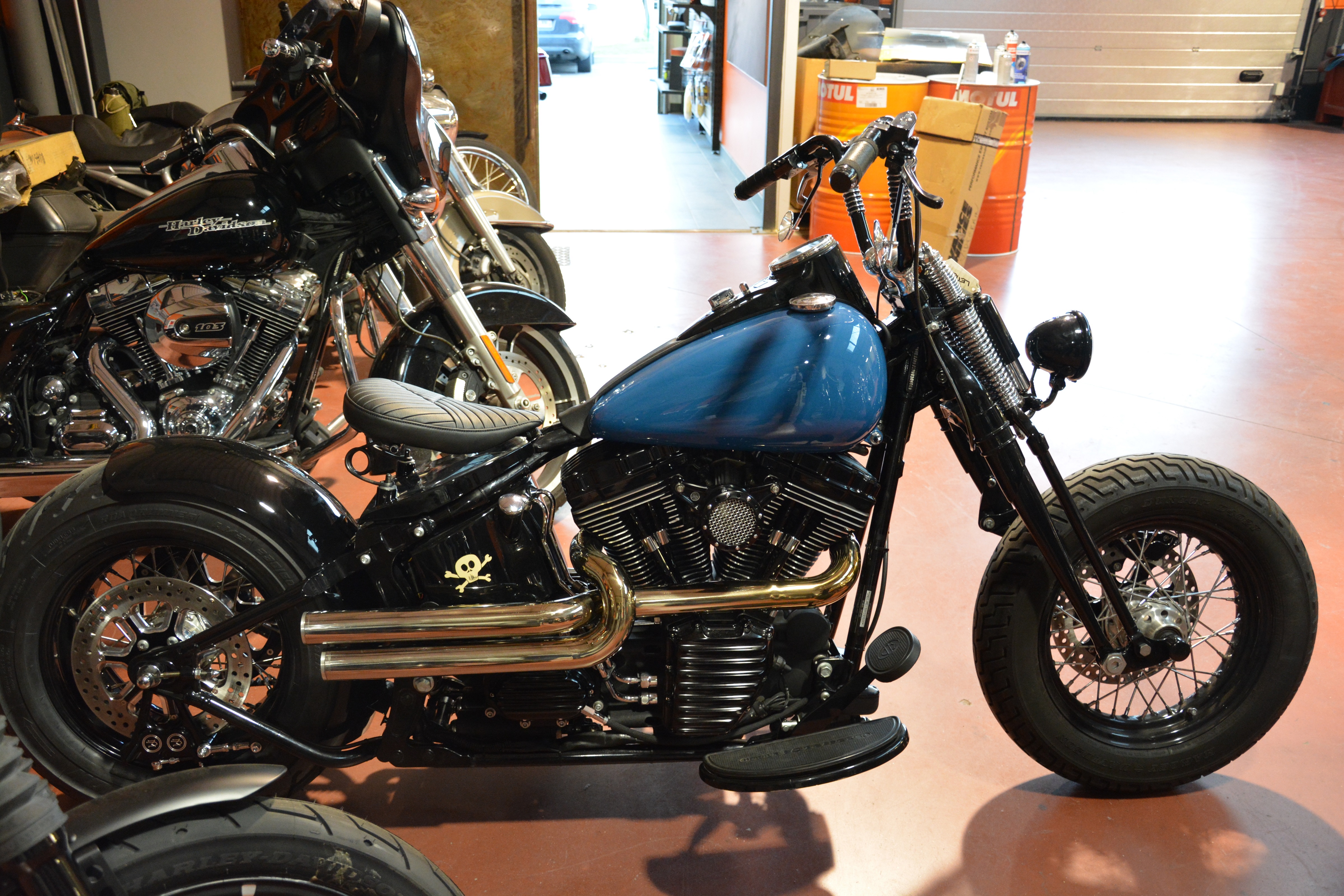 CROSS BONE CROSS BONE