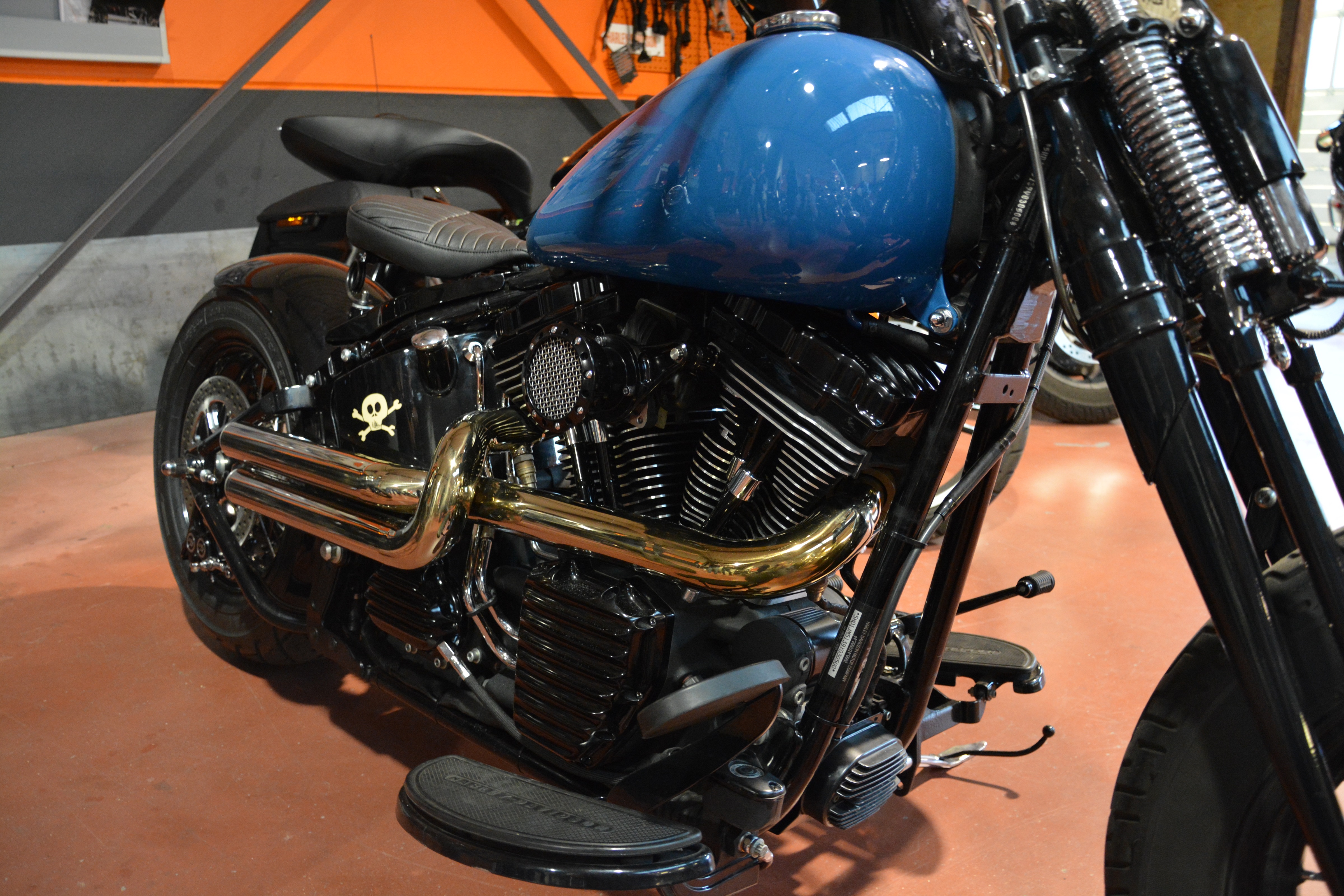 CROSS BONE CROSS BONE