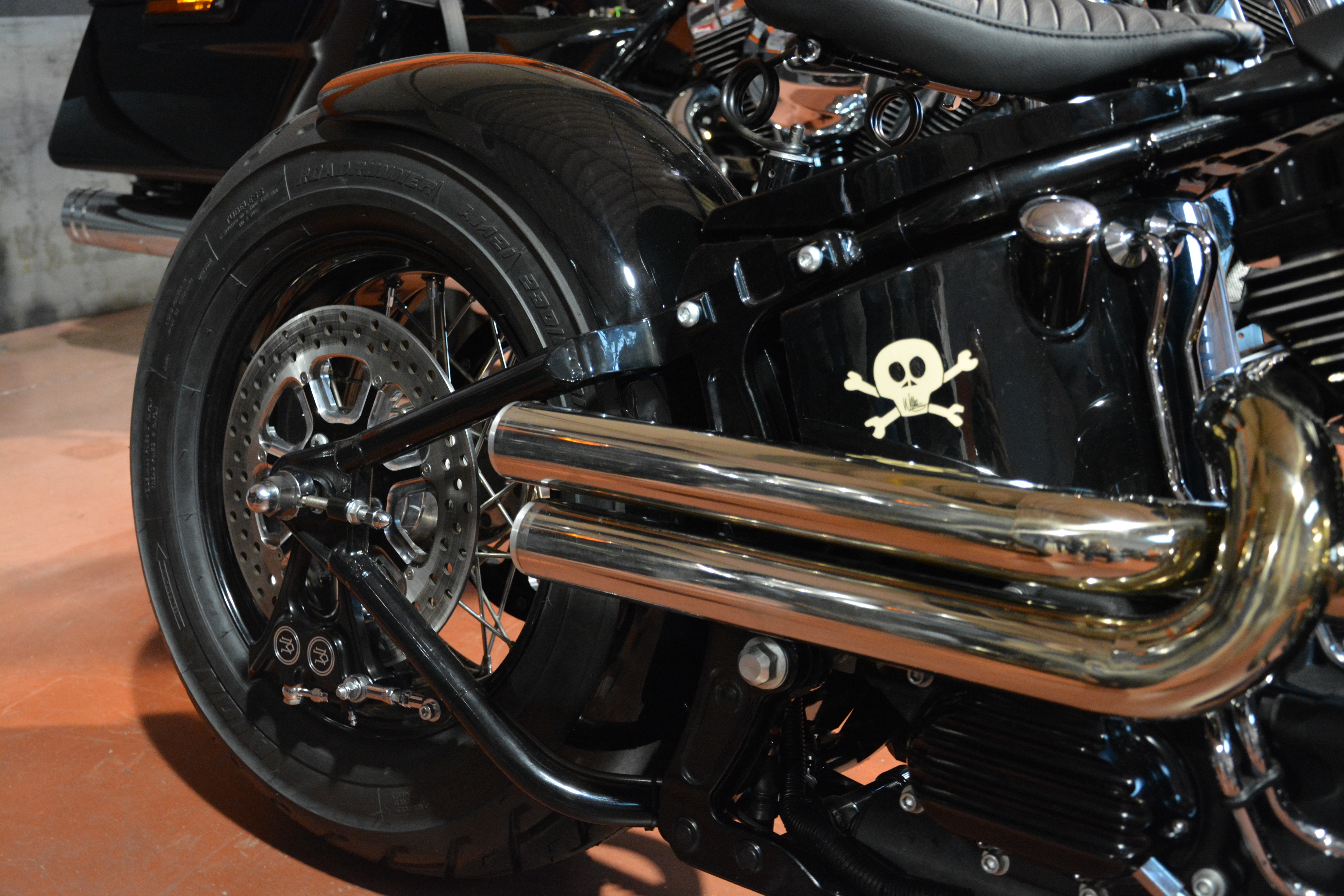 CROSS BONE CROSS BONE